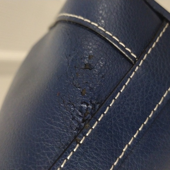 Samantha Thavasa Blue Leather Shoulder Bag - Zipper Closure - Gold Hardware - Picture 12 of 15